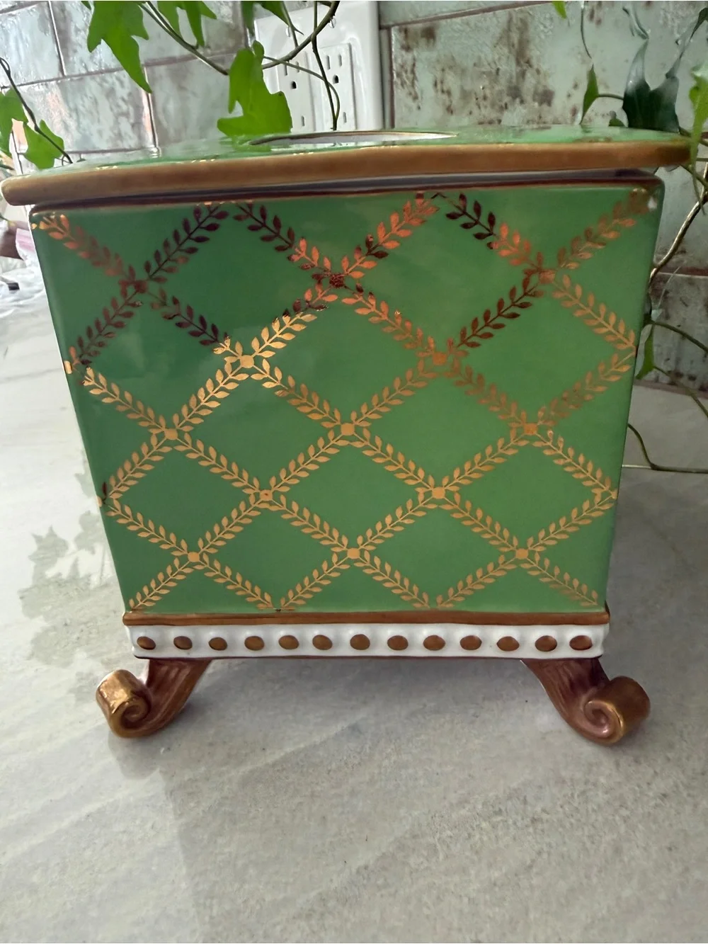 Chelsea House Porcelain Lift-Top Tissue Box Green Gold Lattice Footed